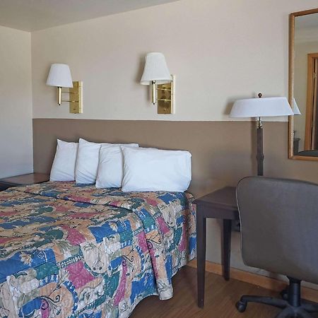 Rodeway Inn Buffalo Exteriér fotografie